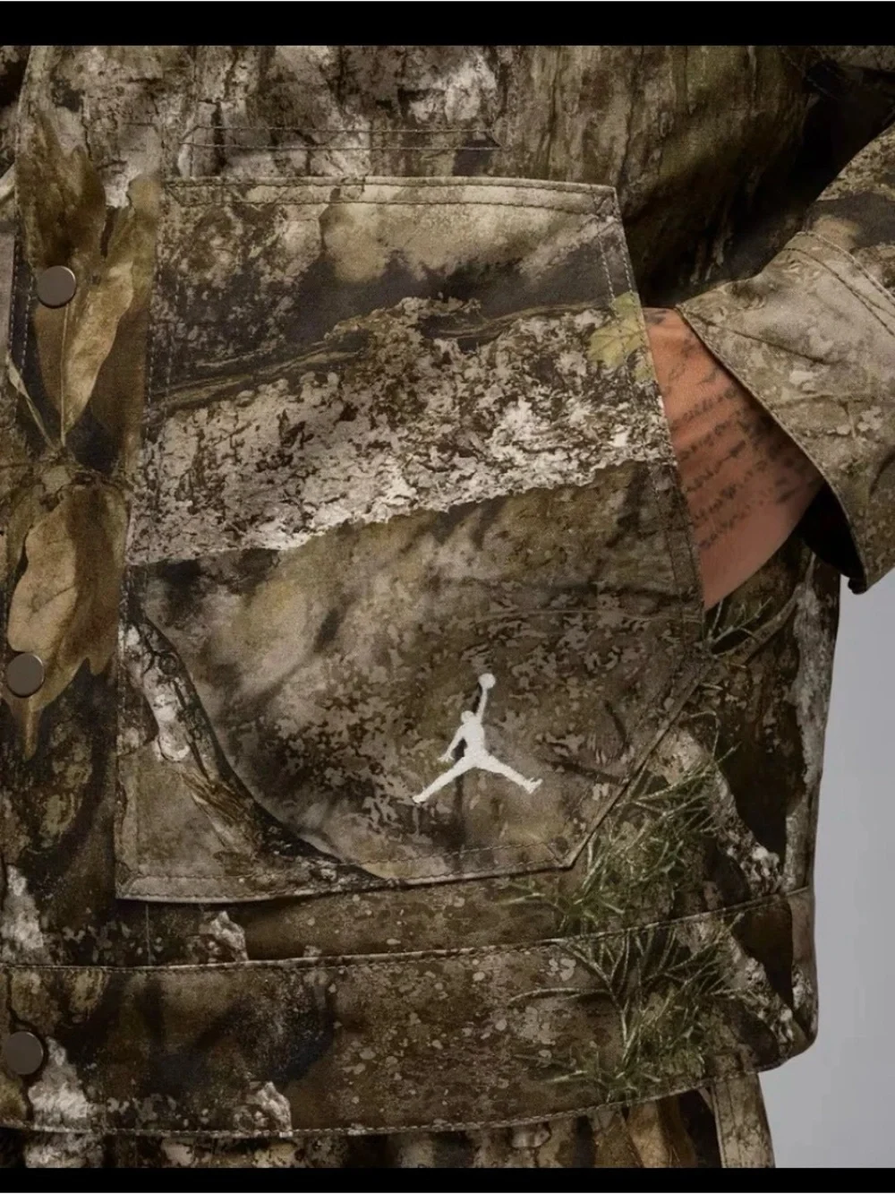 Nike Men's Air Jordan Flight Chicago Realtree Jacket Olive Sail Sz large/small